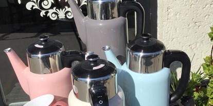 Händler - Produkt-Kategorie: Kaffee und Tee - Wien - Wasserkocher und Thermoskanne im Retrochick. Temperaturauswahl und Warmhaltefunktion. 1,7l zu 99,70 - Tête á Tee GmbH & CoKG