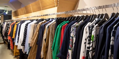 Händler - Produkt-Kategorie: Kleidung und Textil - Salzburg - Markenmode ab Größe 42 - PIA ANTONIA