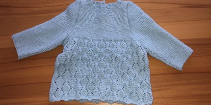 Händler - Produkt-Kategorie: Kleidung und Textil - Wien - Kinderkleidchen für 12 Monate - dreams4knit