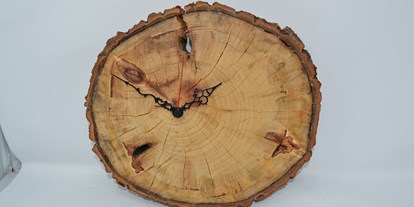 Händler - überwiegend selbstgemachte Produkte - Steiermark - Holz Wanduhr aus Pappel - Huizbirn