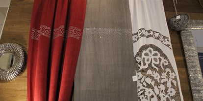 Händler - Produkt-Kategorie: Kleidung und Textil - Salzburg - Leinenvorhange mit und ohne Strass Kristalle - Wohnfühlen Wieder - Elisabeth Wieder-Enderle