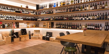 Händler - überwiegend Bio Produkte - Oberösterreich - Wir haben ein breites Angebot an Weinen und Spirituosen - Weinhaus Wakolbinger