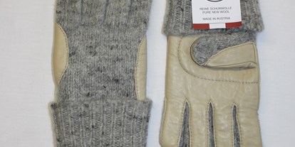 Händler - Produkt-Kategorie: Rohstoffe - Steiermark - Walk-Fingerhandschuhe mit Lederbesatz - Huber Strick/Walkwaren    Wollwarenerzeugung