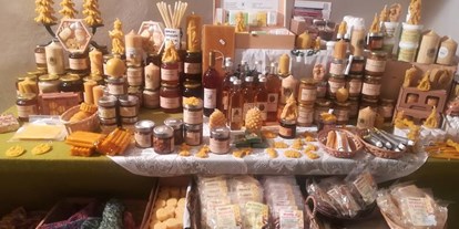 Händler - Art der erstellten Produkte: Deko-Artikel - Marktstand am Weinberger Advent - Bio Imkerei Russmann wir Imkern in der Nationalpark Kalkalpen Region . 