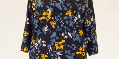 Händler - regionale Produkte aus: Textil - Shirt Blüten-Muster - urban // collection - Trendmode aus dem Vulkanland