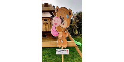 Händler - Selbstabholung - Steiermark - Sehr beliebt als Alternative zum traditionellen Holzstorch ist unser Baby-Bär aus Holz. - Sweet-Prints.at
