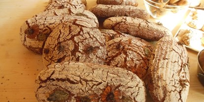 Händler - überwiegend Bio Produkte - Oberösterreich - Roggen-Sauerteig Brot selbst gebacken - Fa. Genusskistl