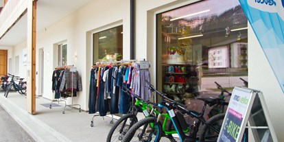 Händler - Produkt-Kategorie: Kleidung und Textil - Salzburg - Sportshop und E-Bike Verleih in Gosau - Checkpoint Sport