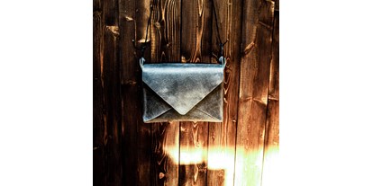 Händler - Art der erstellten Produkte: Schmuck - Einzigartige SHINBORU Tasche - Dein Liebesbrief geschrieben in Leder! - SHINBORU Ledermanufaktur