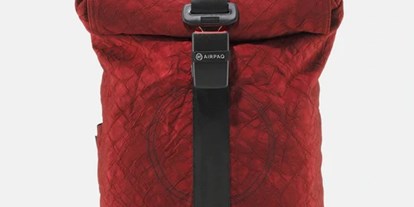 Händler - Produkt-Kategorie: Kleidung und Textil - Wien - AIRPAQ. Rucksack aus Airbags und Sicherheitsgurten. - NEUBAUER MODE