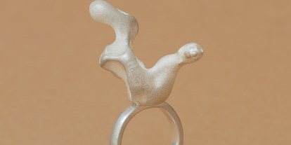 Händler - 100 % steuerpflichtig in Österreich - Wien - TUKOA Kollektion "Coral Embrace". Ring aus Silber, RW52. - TUKOA Jewellery Design