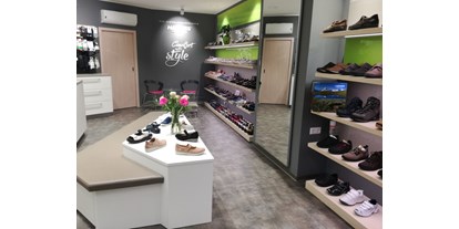 Händler - Produkt-Kategorie: Kleidung und Textil - Oberösterreich - Kleines Schuh-Fachgeschäft mit optimaler Vielfalt - Schuhmode Sperl