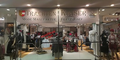 Händler - Österreich - Abendansicht Eingang  - TRACHTEN KAISER Mode Manufaktur