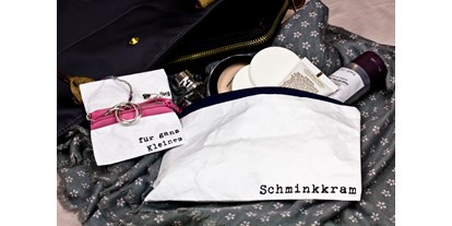 Händler - Produkt-Kategorie: Kleidung und Textil - Wien - Taschen wie aus Papier!
für ganz Kleines
Schminkkram - Taschen wie aus Papier!