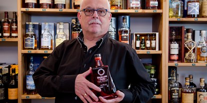 Händler - 100 % steuerpflichtig in Österreich - Salzburg - Inhaber Andreas Gschaider, sein Herz schlägt für hochwertige Spirituosen. - Whiskyfreunde Seekirchen