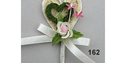 Händler - Unternehmens-Kategorie: Großhandel - Salzburg - Hochzeitsanstecker mit Sisalherz - Rasp Salzburg - Gewürzgebinde Hochzeitsanstecker Kunstblumen
