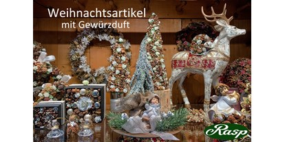 Händler - Produkt-Kategorie: Möbel und Deko - Salzburg - Weihnachtsschmuck in weiß mit Gewürzduft - Rasp Salzburg - Gewürzgebinde Hochzeitsanstecker Kunstblumen