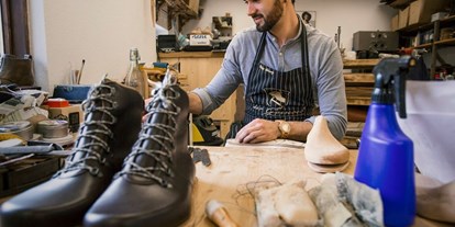 Händler - Produkt-Kategorie: Schuhe und Lederwaren - Oberösterreich - @Marcus Christ - Philipp Schwarz - Der Goiserer - Maßschuhe mit Tradition